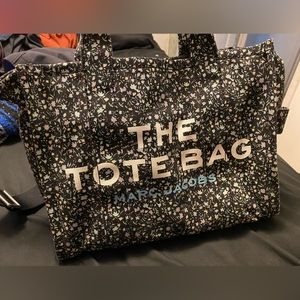 Marc Jacob’s The Tote Bag Medium
